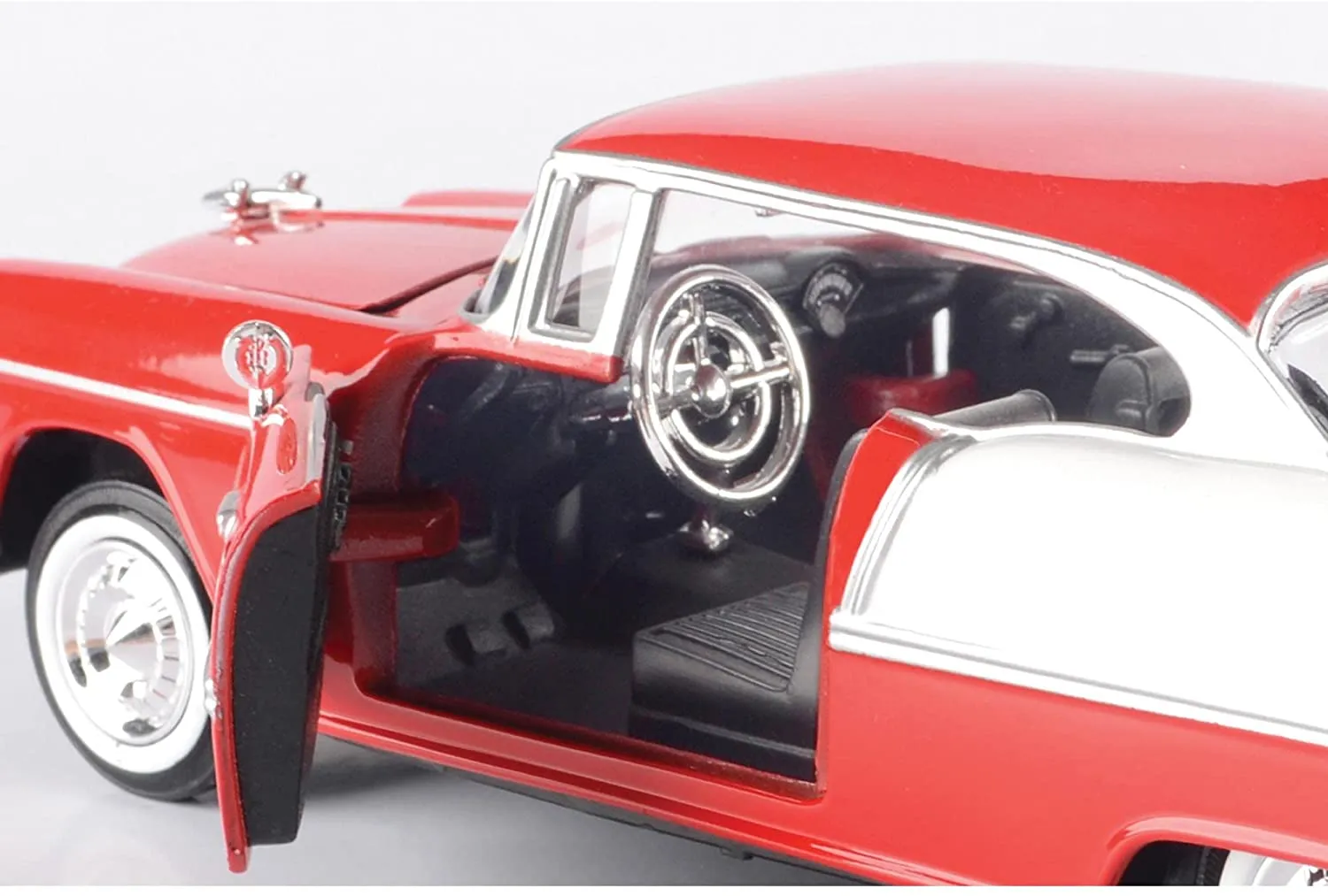 1955 Chevrolet Bel Air 1:24 Diecast Model Motormax 73229