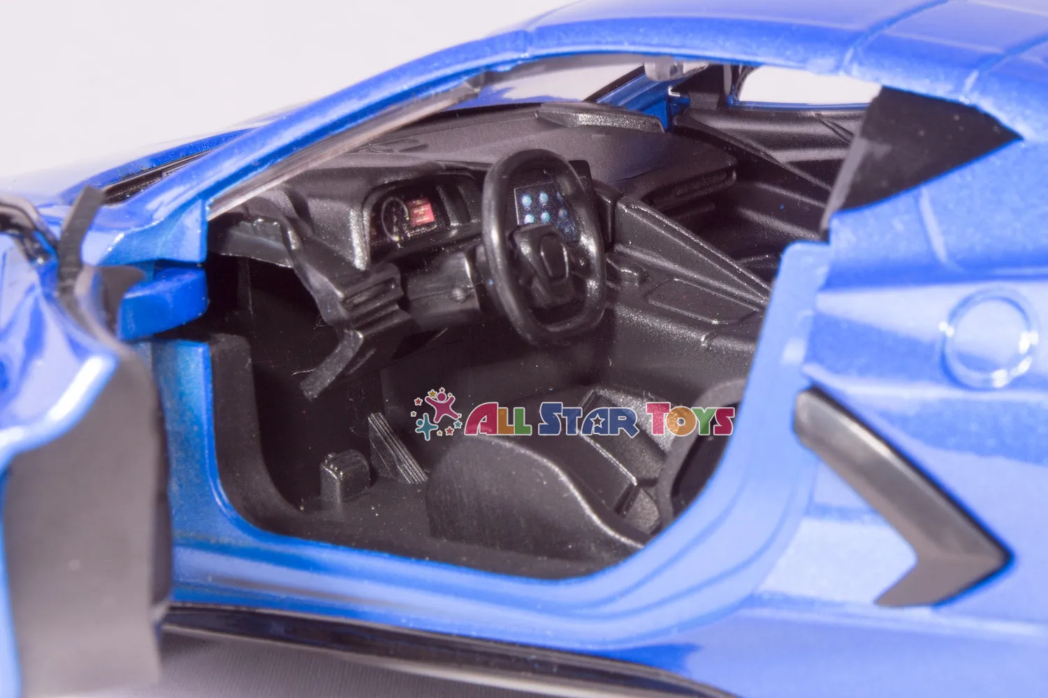 2020 Chevrolet Corvette C8 1:24 Scale Model Motormax 79360