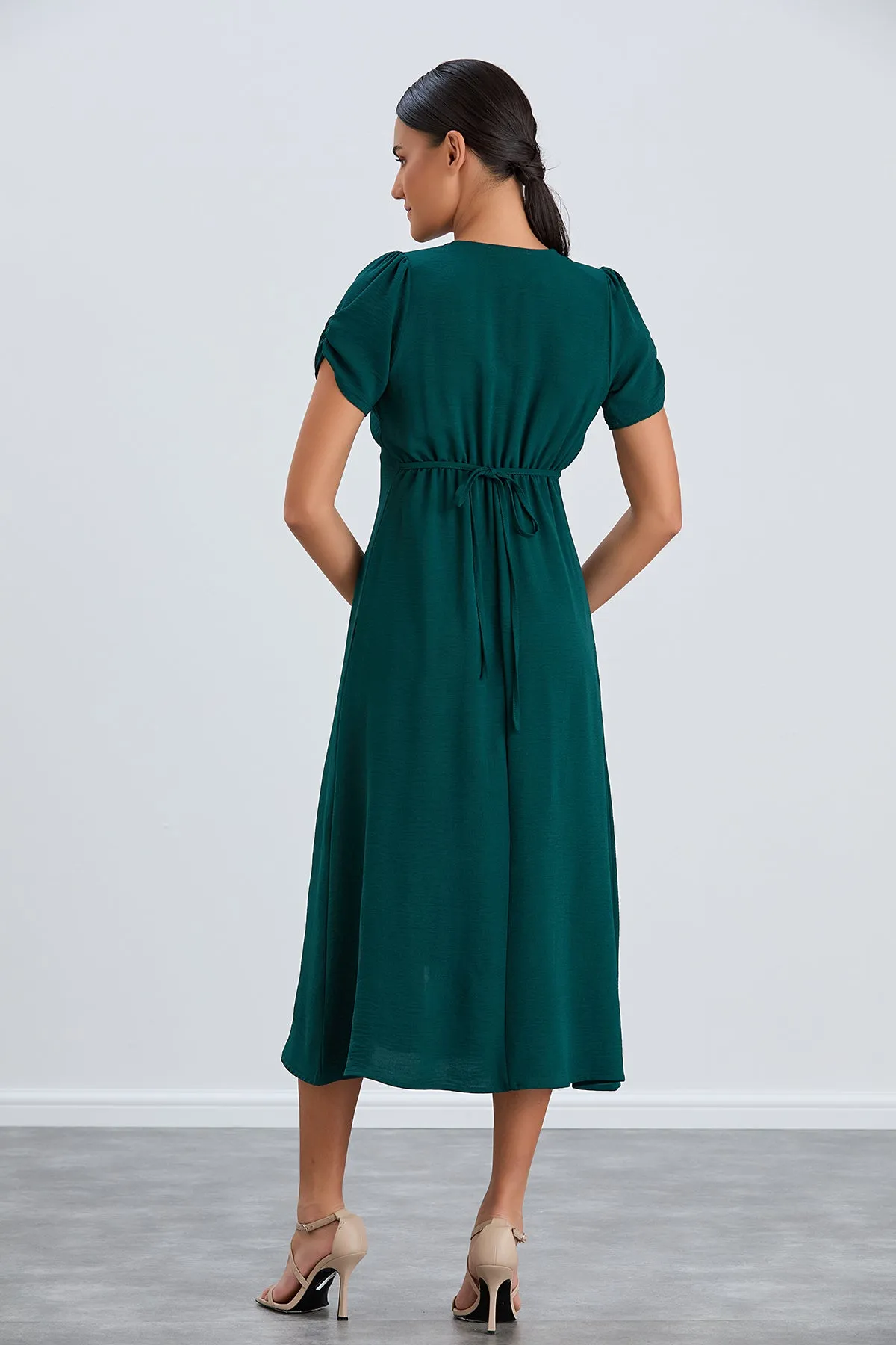 Chic Button-Down Midi Shirt Dress in Deep Green
